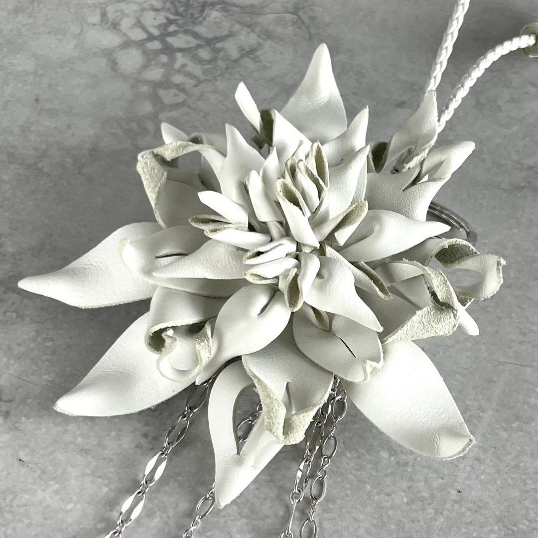 美品 Y's フラワーブローチ バッグチャーム ホワイト レザー レディース