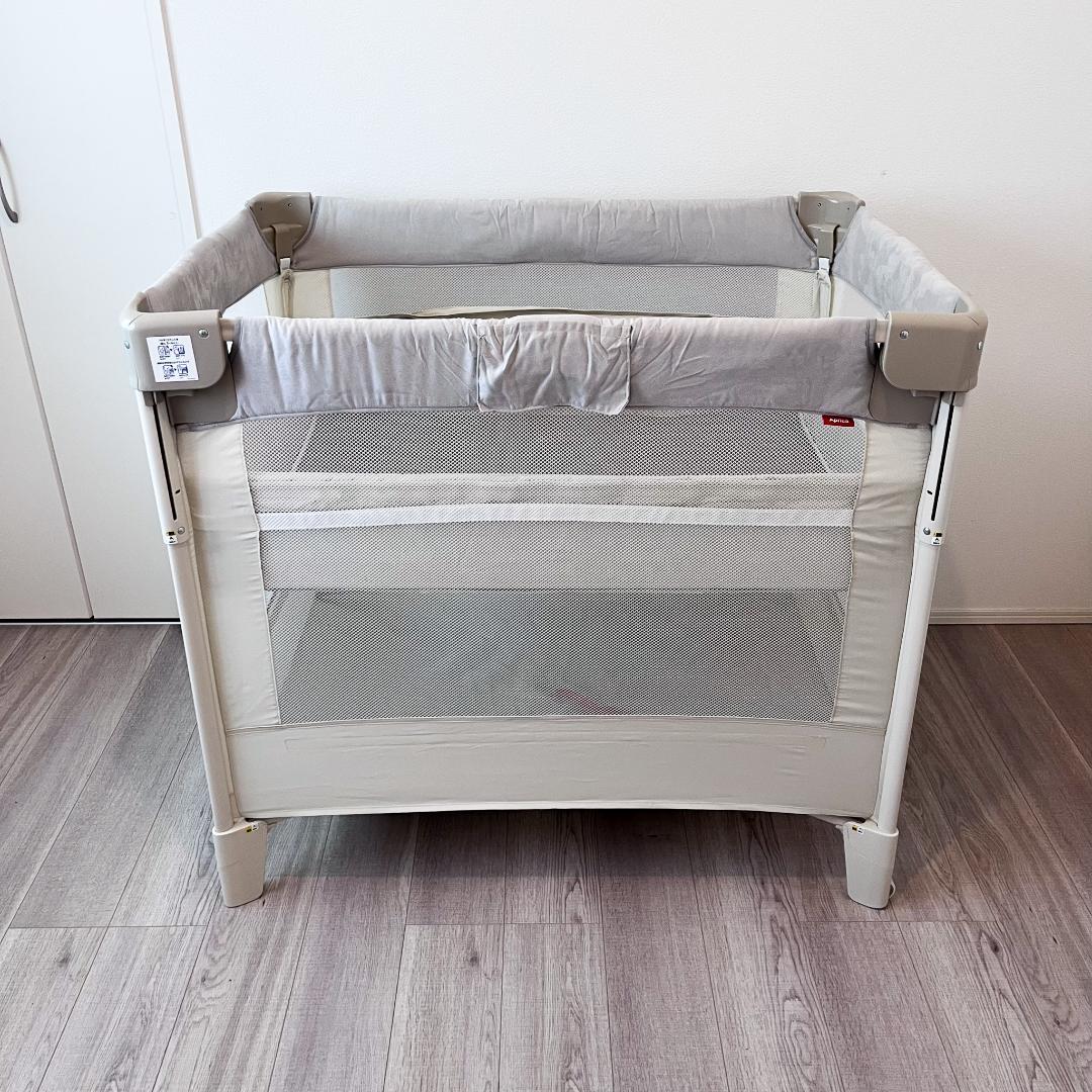 【美品】Apricaベビーベッド ココネルエアープラスABホワイトベージュ