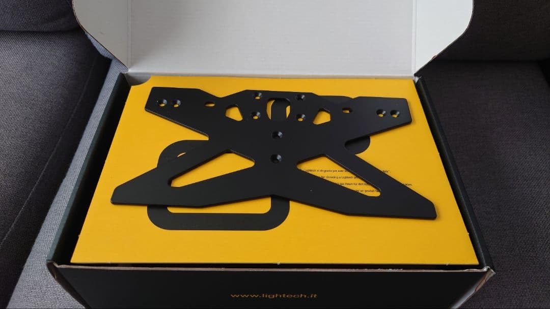 LighTech GSX-8S フェンダーレスキット ワケアリ