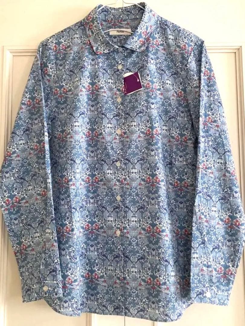 新品！Parkes 人気のリバティ　いちご泥棒　長袖のちび襟シャツ　ブルー系
