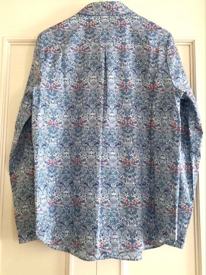 新品！Parkes 人気のリバティ　いちご泥棒　長袖のちび襟シャツ　ブルー系