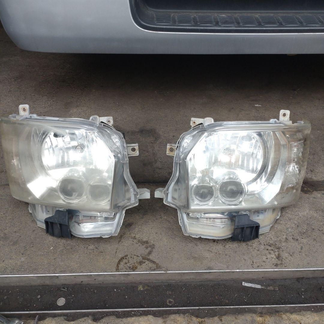 ハイエース4型　社外LEDヘッドライト 左右セット