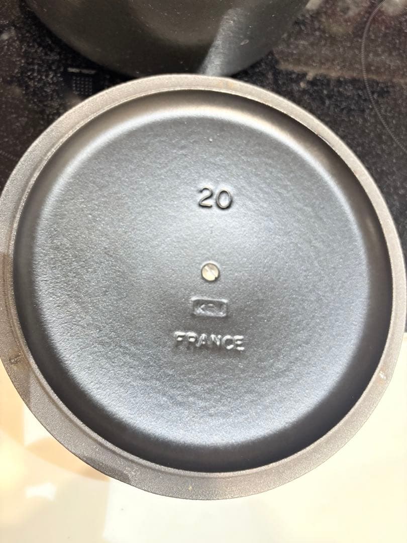 ル・クルーゼ　シグニチャー　ココット・ロンド 20 マットブラック