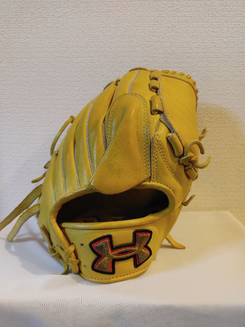 アンダーアーマー　希少　軟式　投手 イエロー　右投げ　指カバー