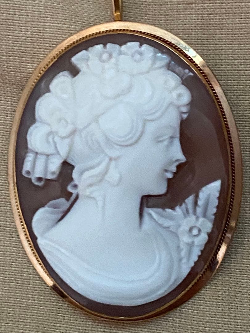 オーバル型カメオブローチ