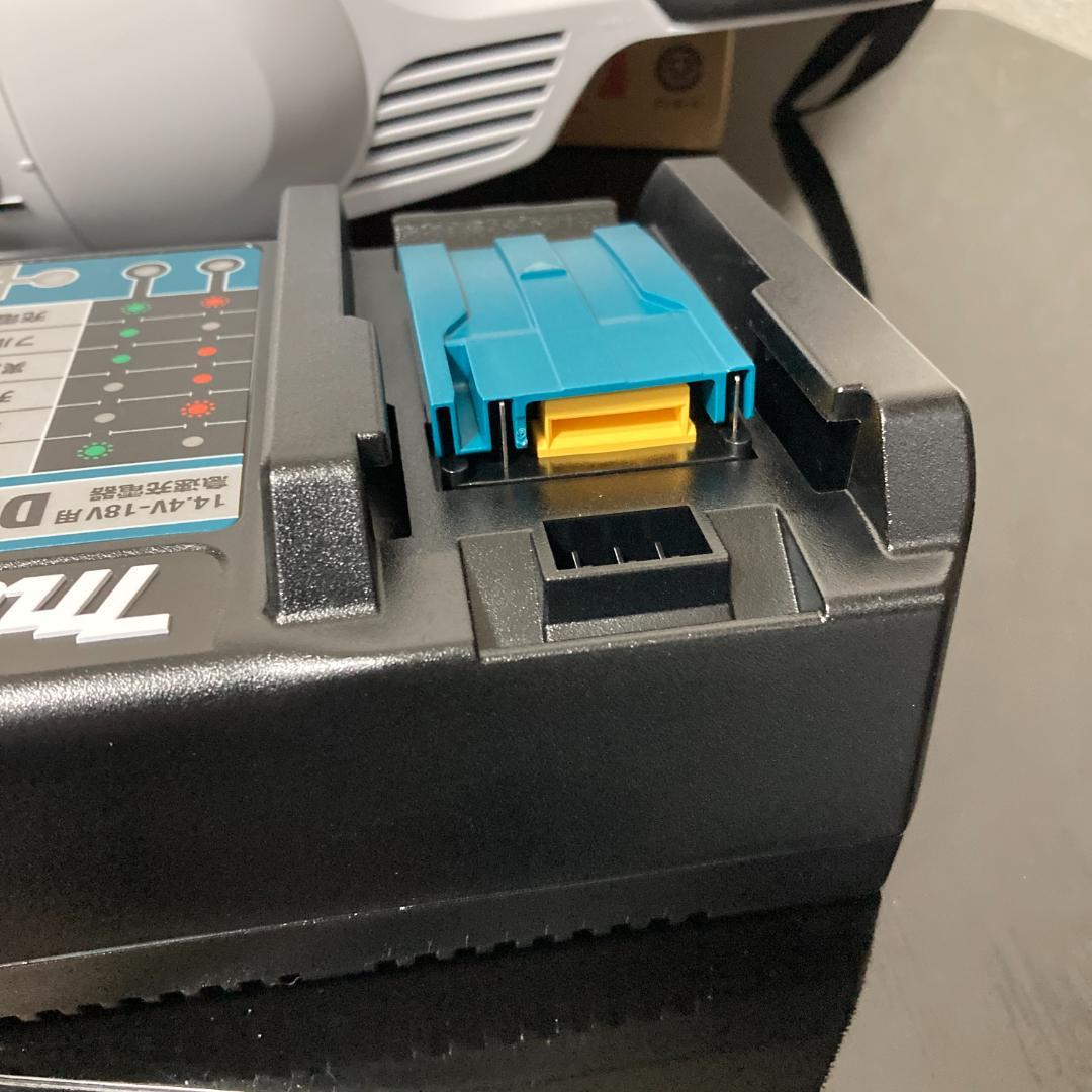 【新品】マキタ 充電式クリーナー CL181FDRFW 18V バッテリー付