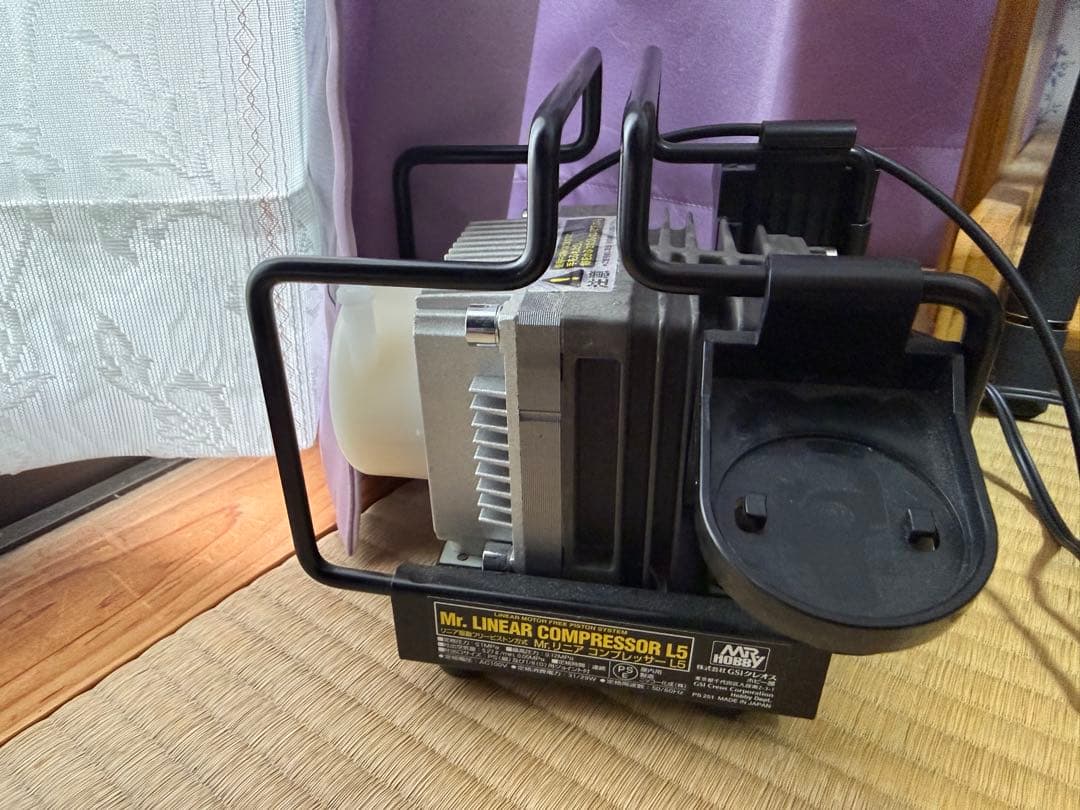 エアブラシコンプレッサーとアクリル塗料セット