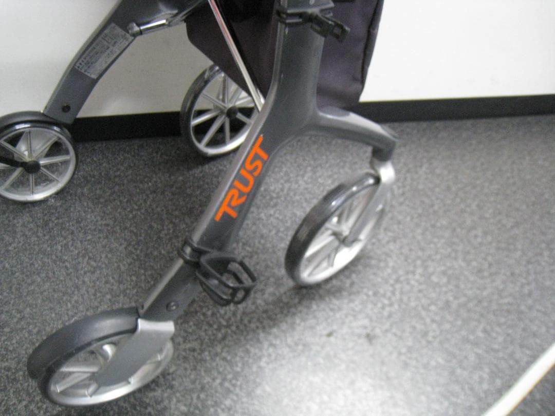 トラストケアウォーカー レッツフライ 歩行車 シルバーカー 竹虎