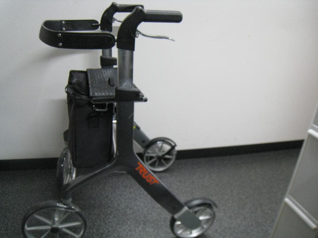 トラストケアウォーカー レッツフライ 歩行車 シルバーカー 竹虎