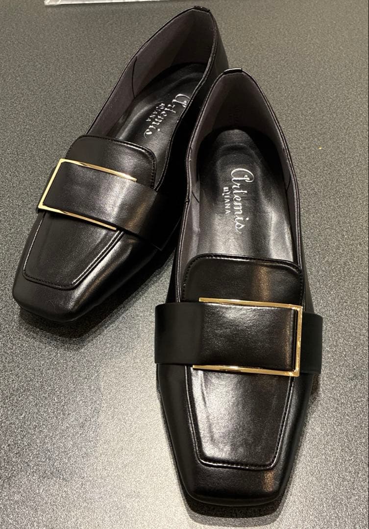 artemis by dianaダイアナ　スクエアトゥ メタルバックルローファー