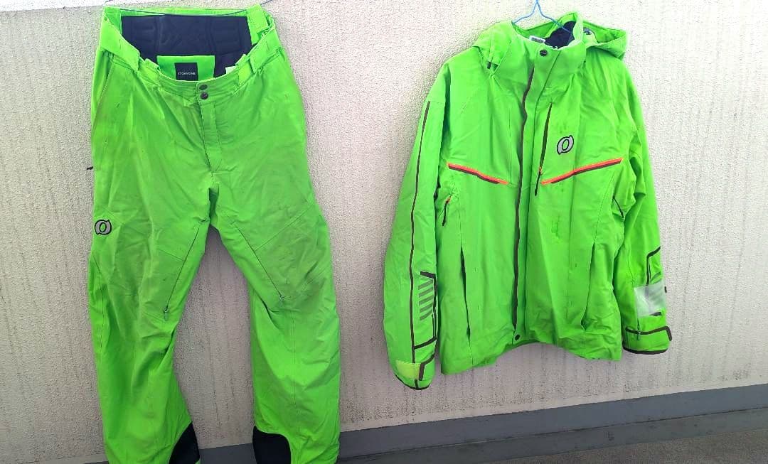 2021-2022年ONYONEスキーウェア上下セット（ジャケット・パンツ）