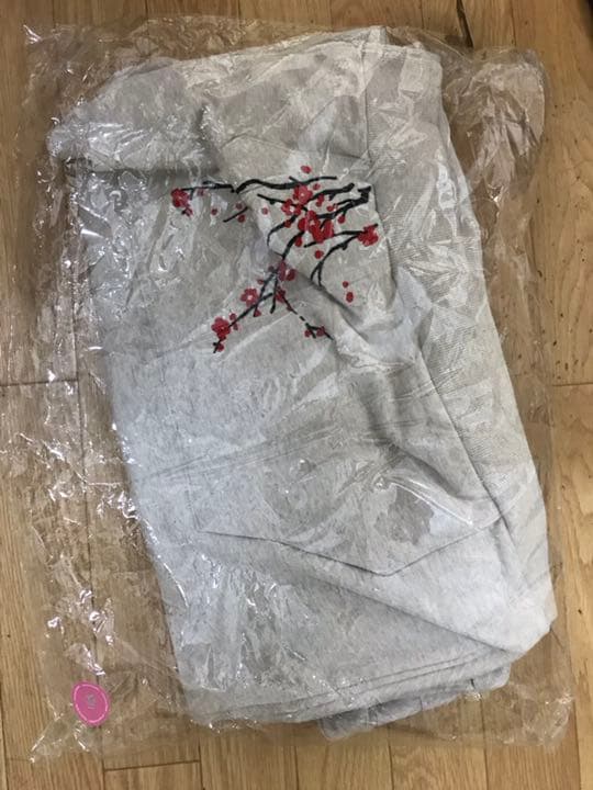 TWICE モモスウェット