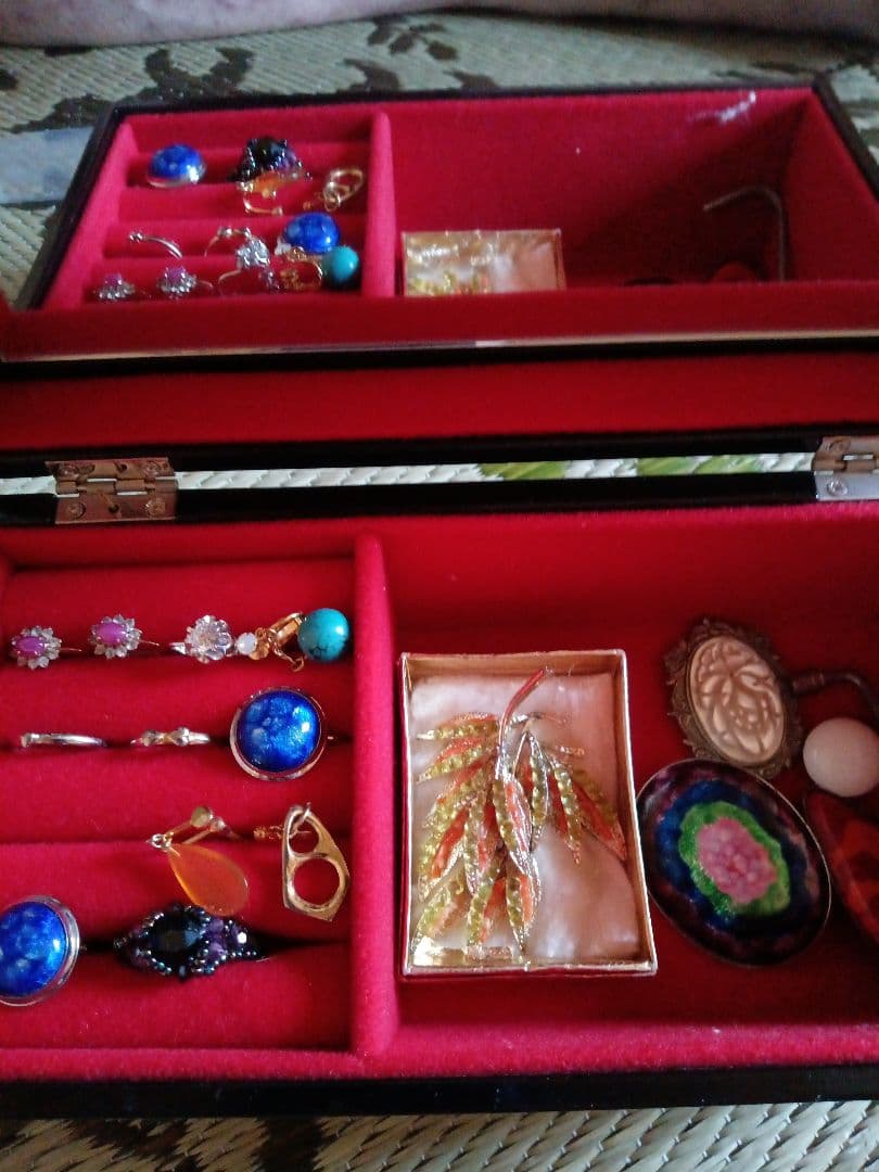 祖母の、遺品 ゴールドチェーンネックレス、ケース付き 数百種類