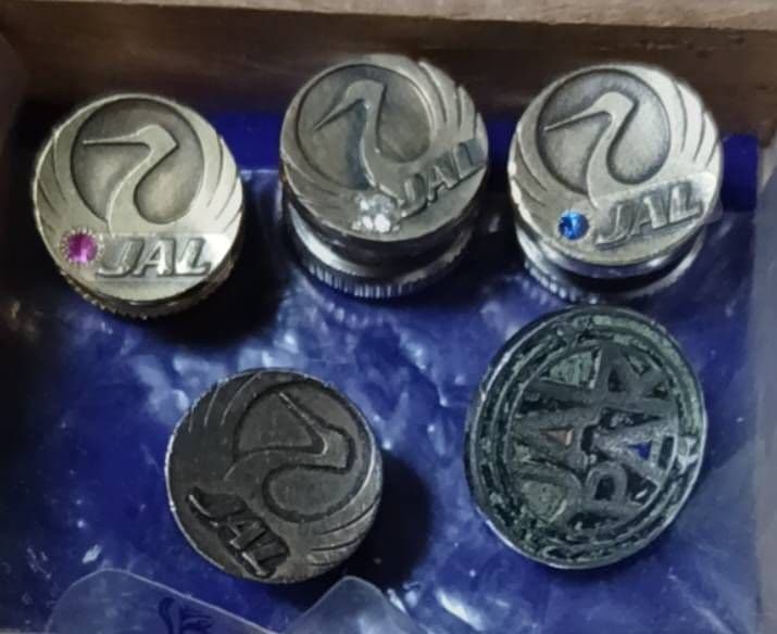 JAL 18金 社章 ピンバッジ 勤続章　記章 飛行機 記念章 ピンバッチ