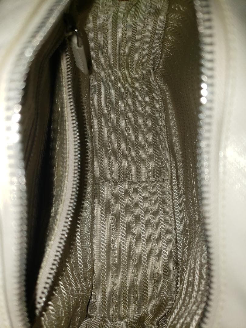 PRADA ガレリア サフィアーノ ミニバッグ　ホワイト