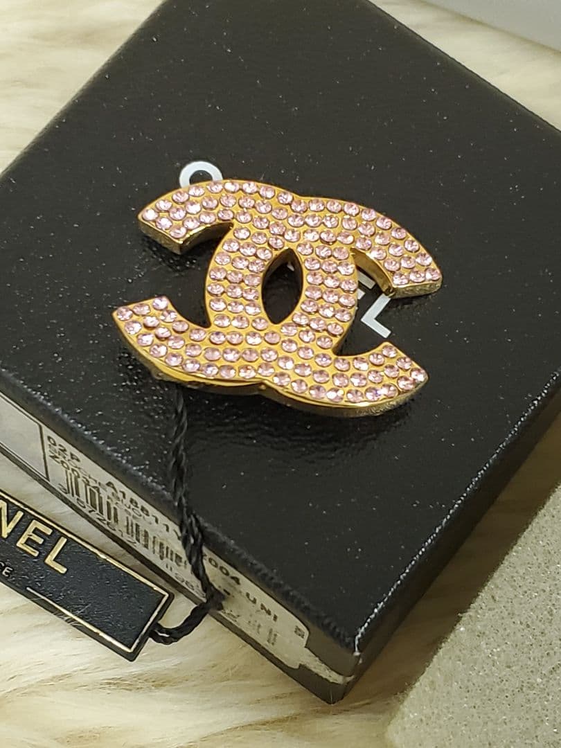 CHANEL シャネル　CCロゴブローチ ピンク