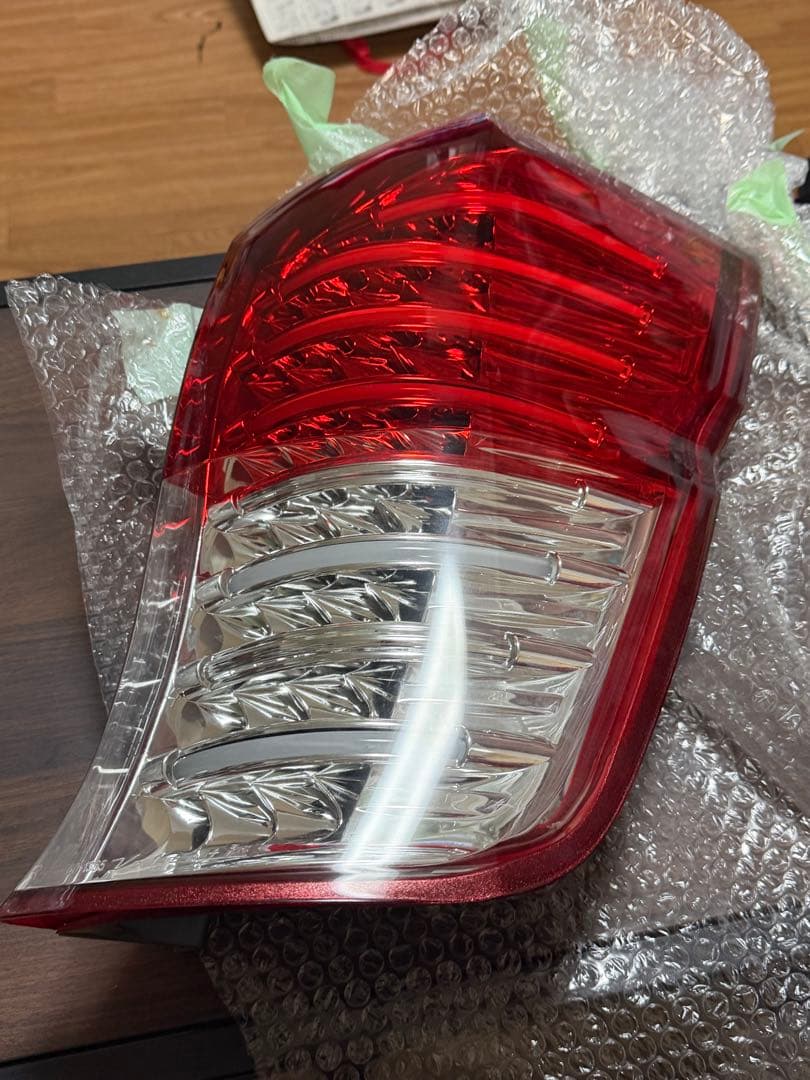 超美品⭐︎ステップワゴン rk用ヴァレンティテールランプ 赤/クリア ⭐︎