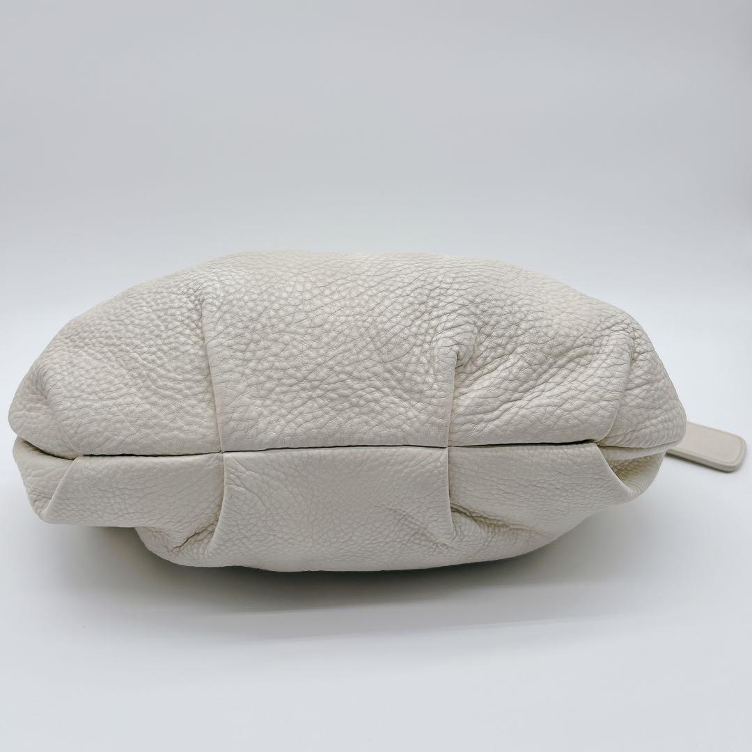 PRADA ワンハンドバッグ レザー ホワイト メタルロゴ ハーフムーン