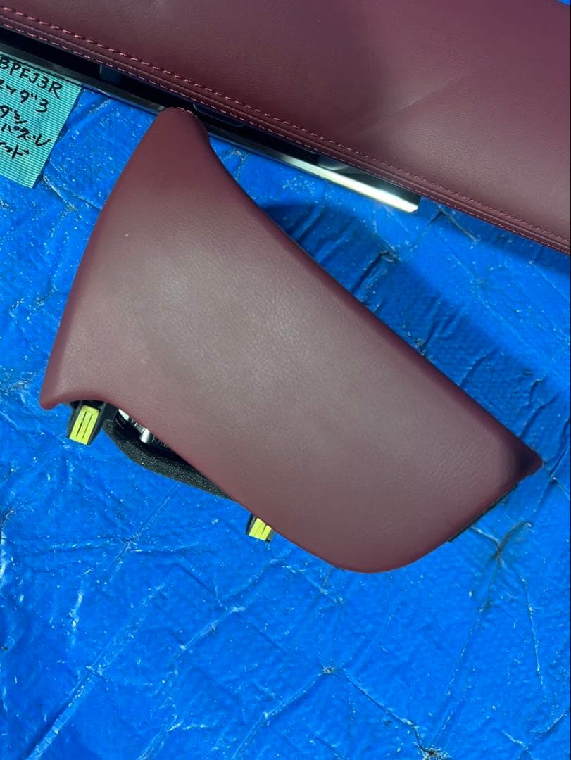 マツダ3 BPFJ3R エアコン吹き出しパネル　赤　※フォロー割OK