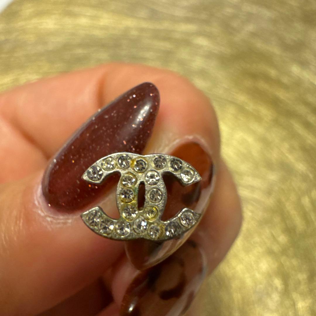 CHANEL シャネル　ロゴデザイン ストーン付きピアス(片耳用)