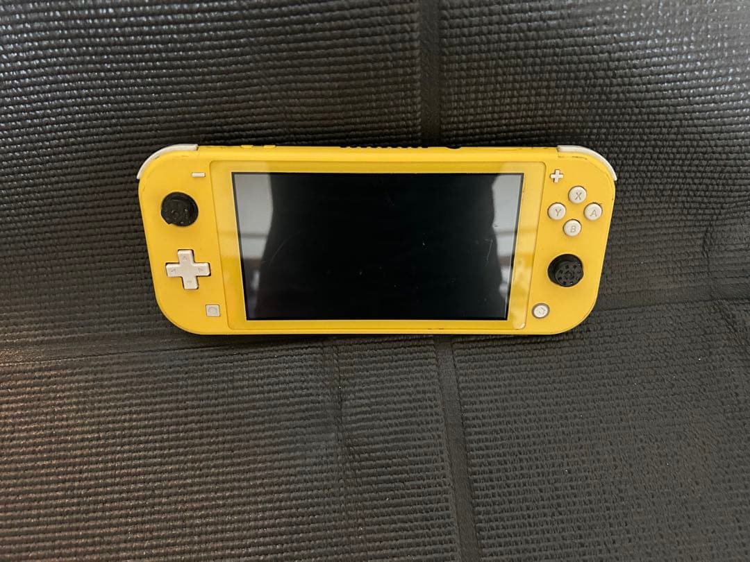 Switchライト　イエロー　ジャンク品