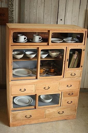 古い木枠のガラス戸棚　木製引き出し8杯