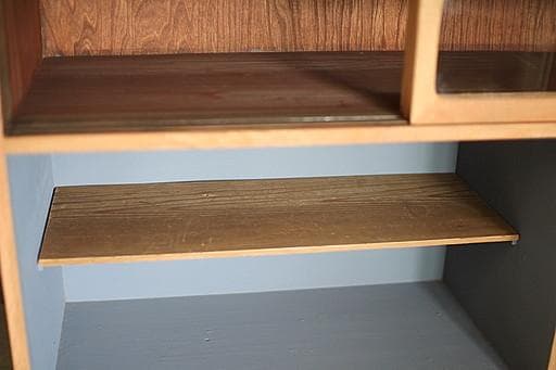 古い木枠のガラス戸棚　木製引き出し8杯