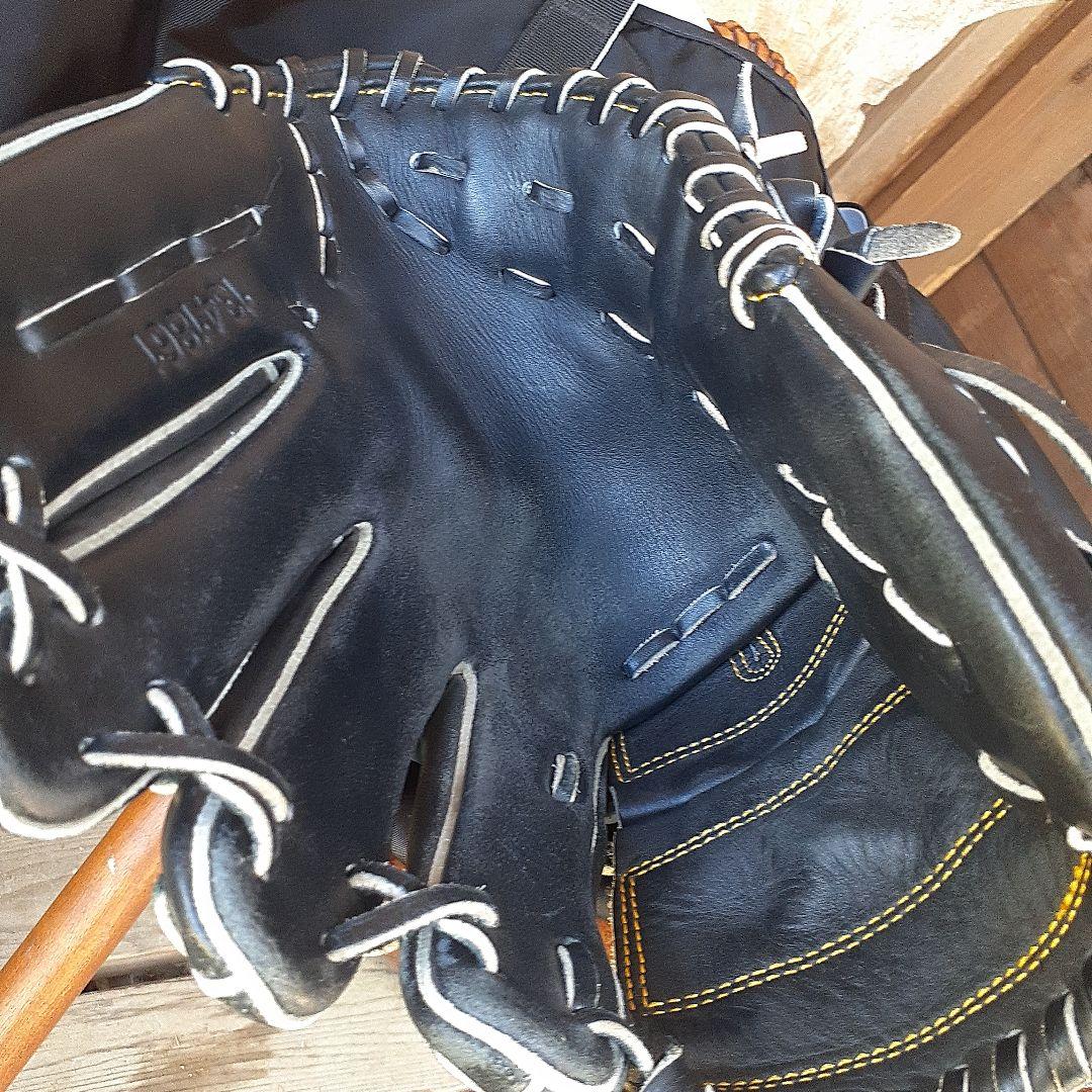 アンダーアーマー　投手用グラブ　　軟式一般 　UNDER ARMOUR　最終価格