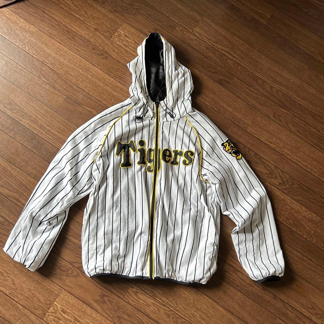リバーシブルジャンパー　Mサイズ　阪神タイガース