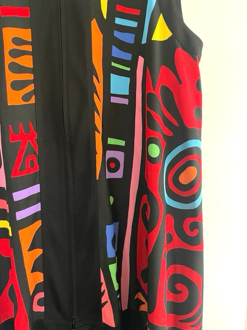 トクコプルミエヴォル/多色幾何学模様ノースリーブチュニックジレ