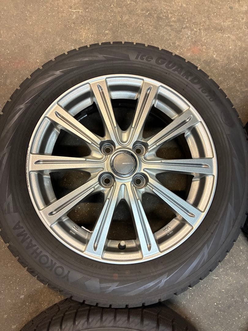 フィット、シャトルなど❗️185/60R15スタッドレスセット❗️