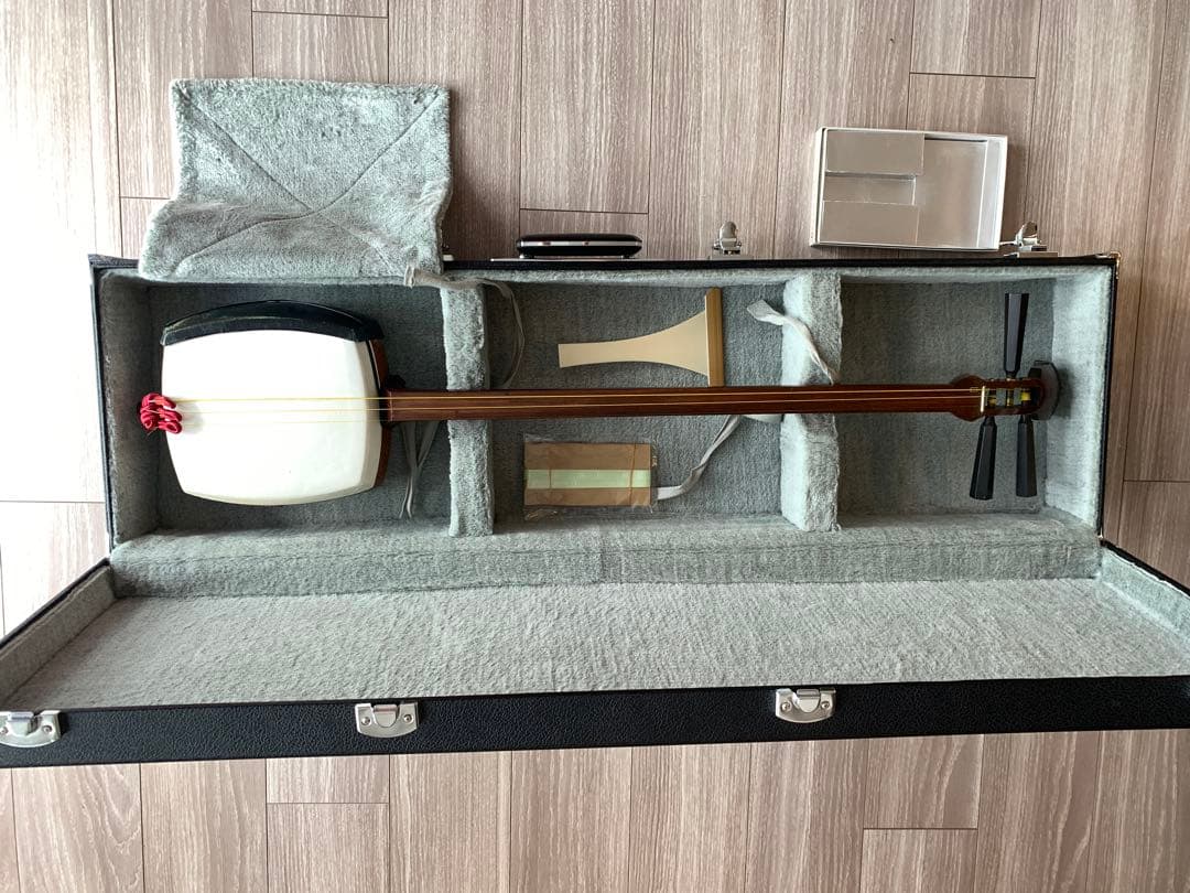 津軽三味線本体皮破れなし天神欠けかんべりなし紅木東さわりありバチハードケース付き