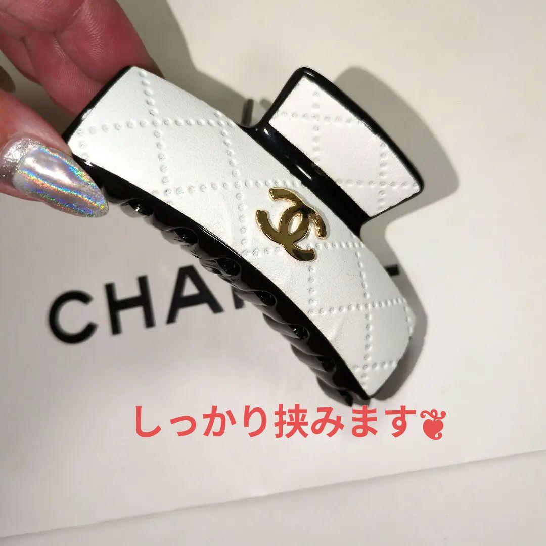 CHANEL シャネル　ノベルティ　ホワイト　レザー調　　新品未使用