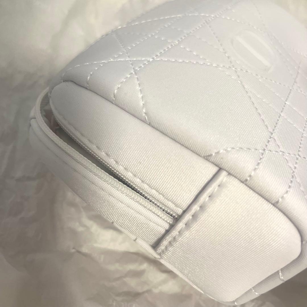 ディオールスノーエッセンスコフレ ポーチ付き