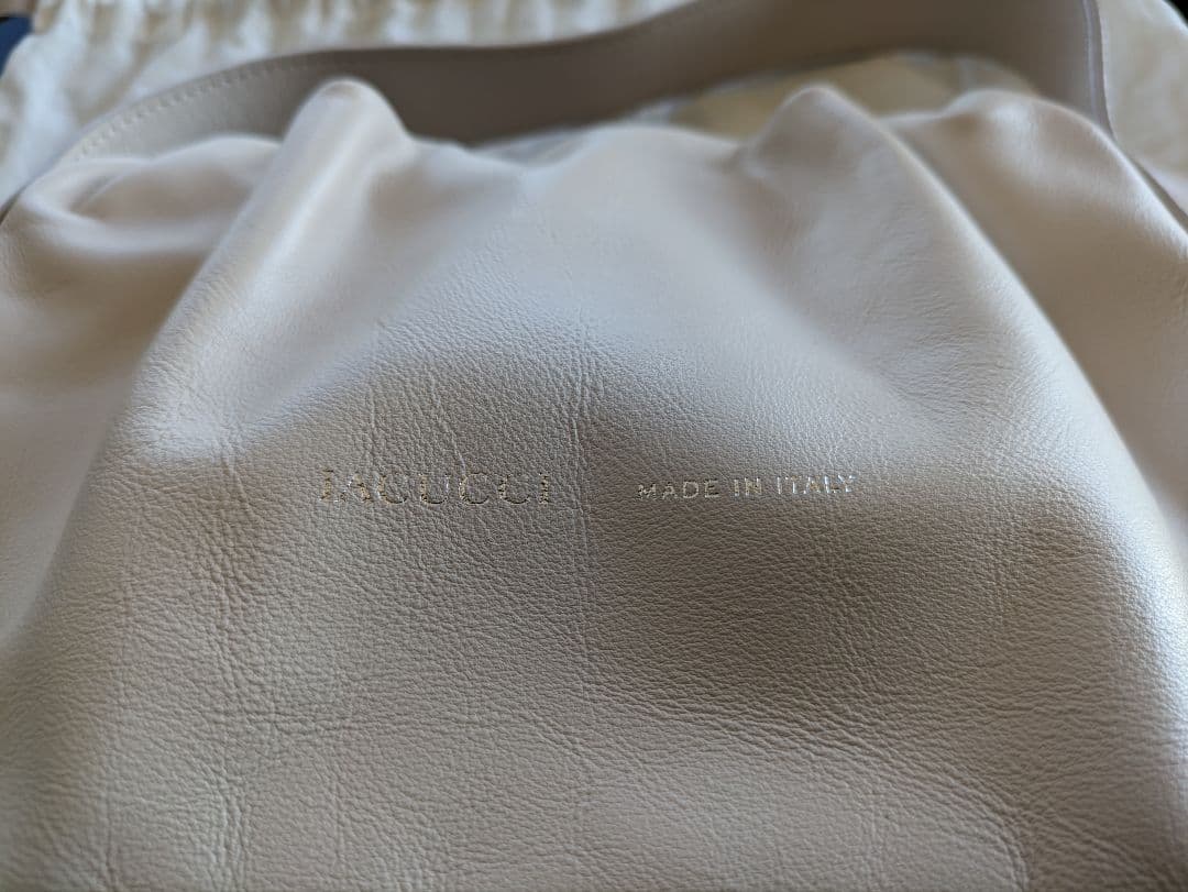 IACUCCI ホワイト巾着型ハンドバッグ　完売品