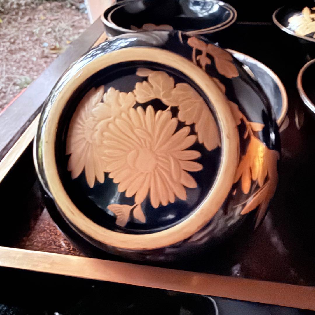 2215様感謝‼️めでたい吉兆JAPAN 特産　輪島塗天然木『菊&蝶』金縁黒椀2客