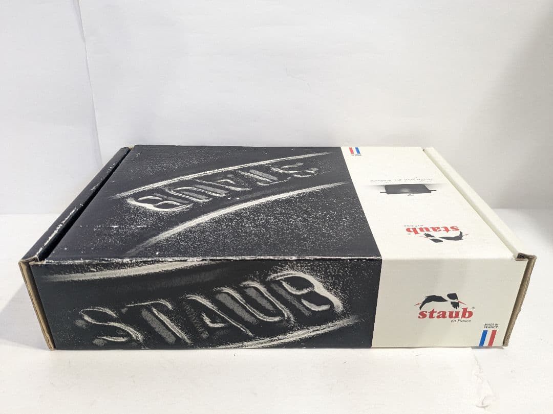 未使用　staub ストウブ　オーバル スタッカブル ディッシュ ブラック 21