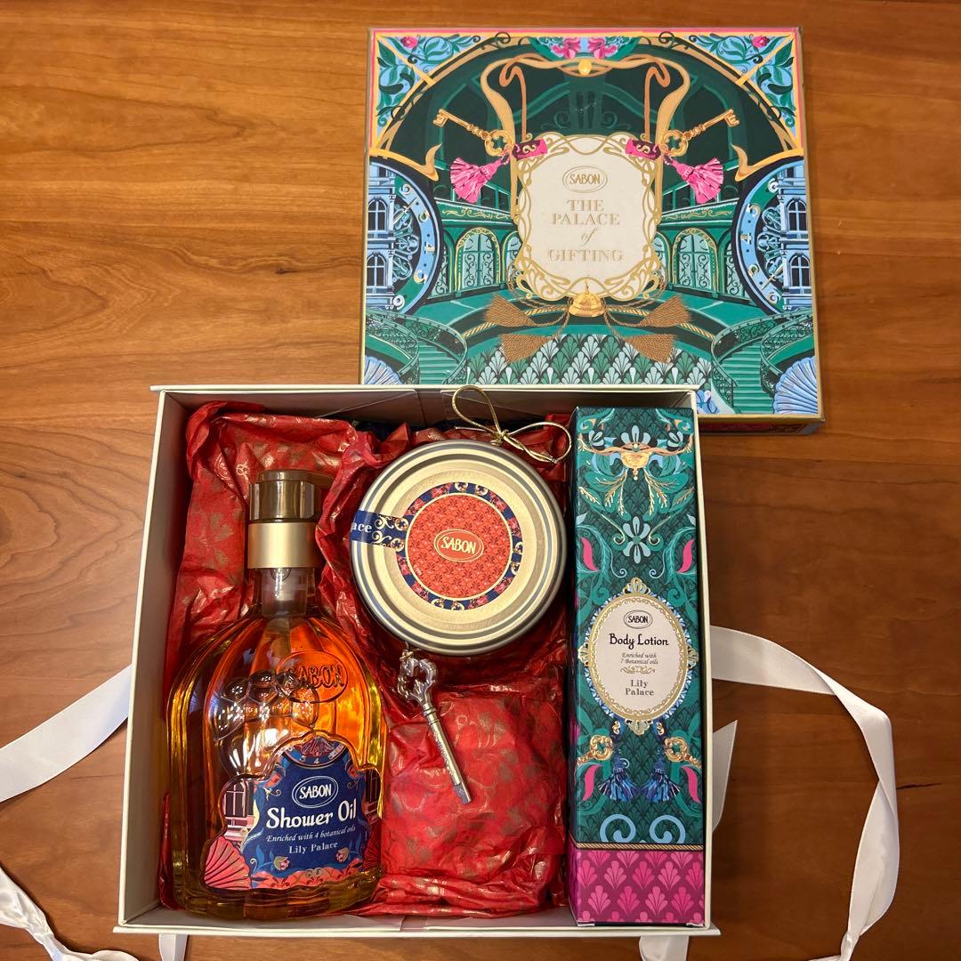 シャワーオイル・ボディスクラブ リリー・パレス