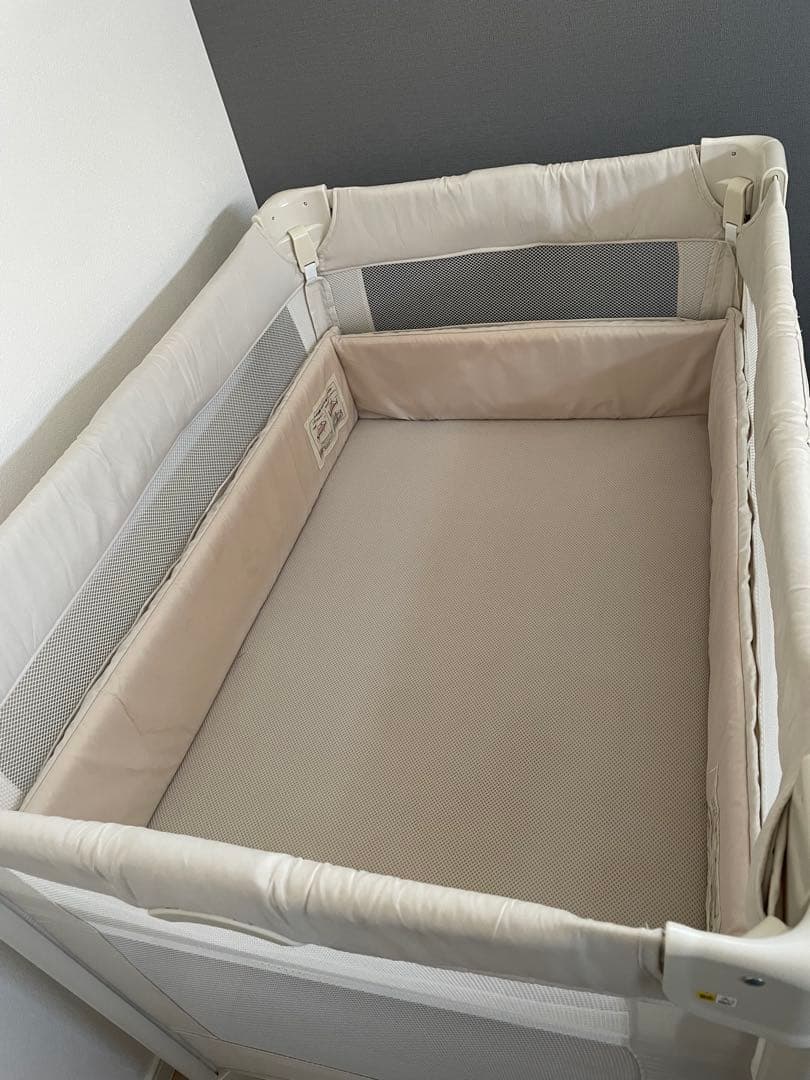 アップリカ　ベビーベッド　ココネルエアー