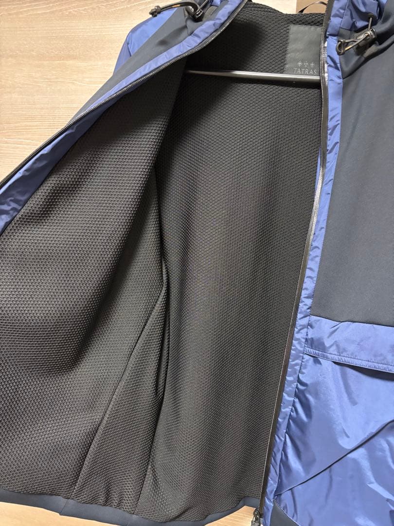 極美品 大きいサイズ タトラス BIONE 異素材切替ナイロンジャケット 紺