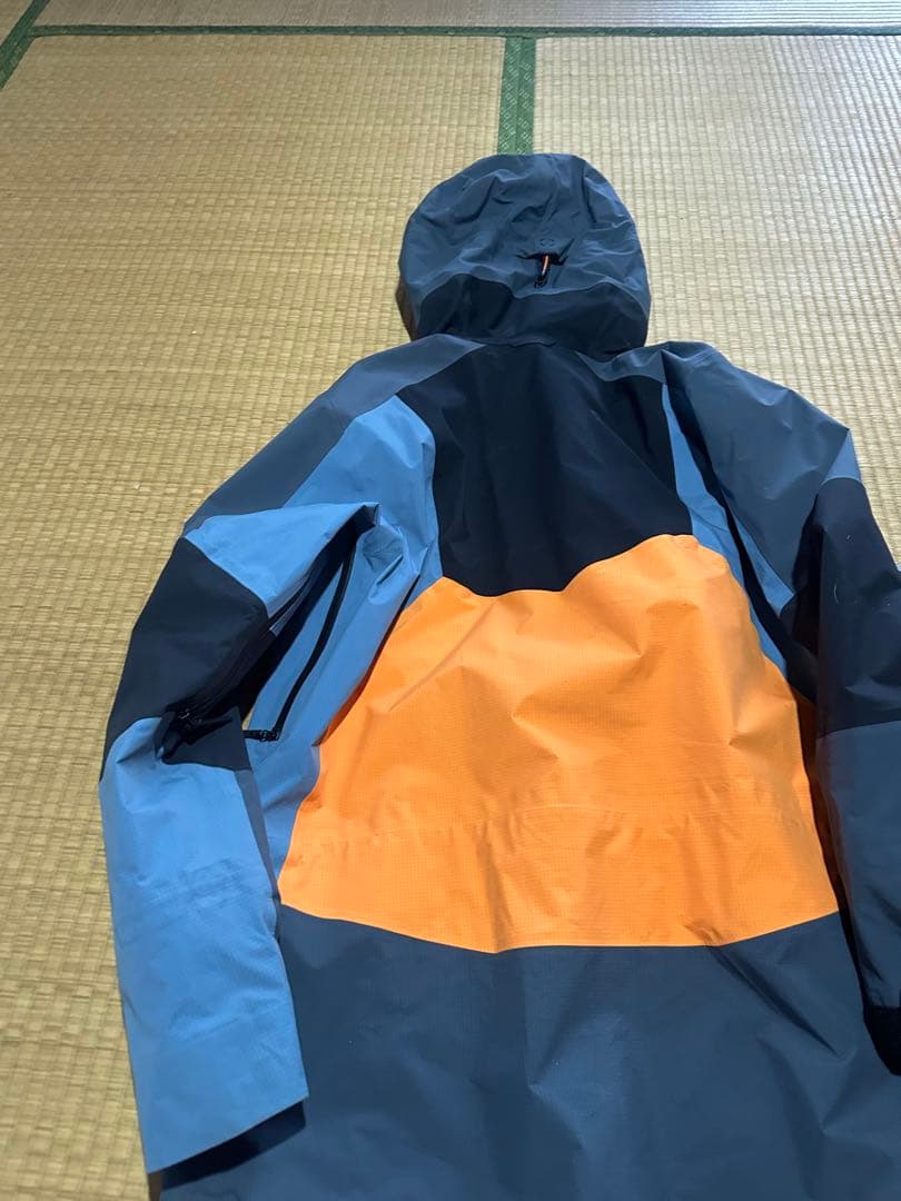 ピークパフォーマンス　Vertical Gore-Tex Proスキーウエア