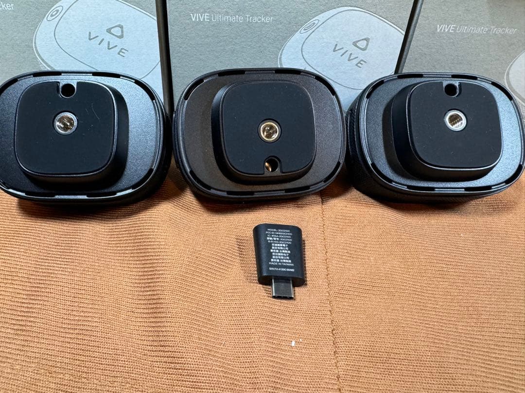VIVE Ultimate Tracker 3台セット　ドングル付き