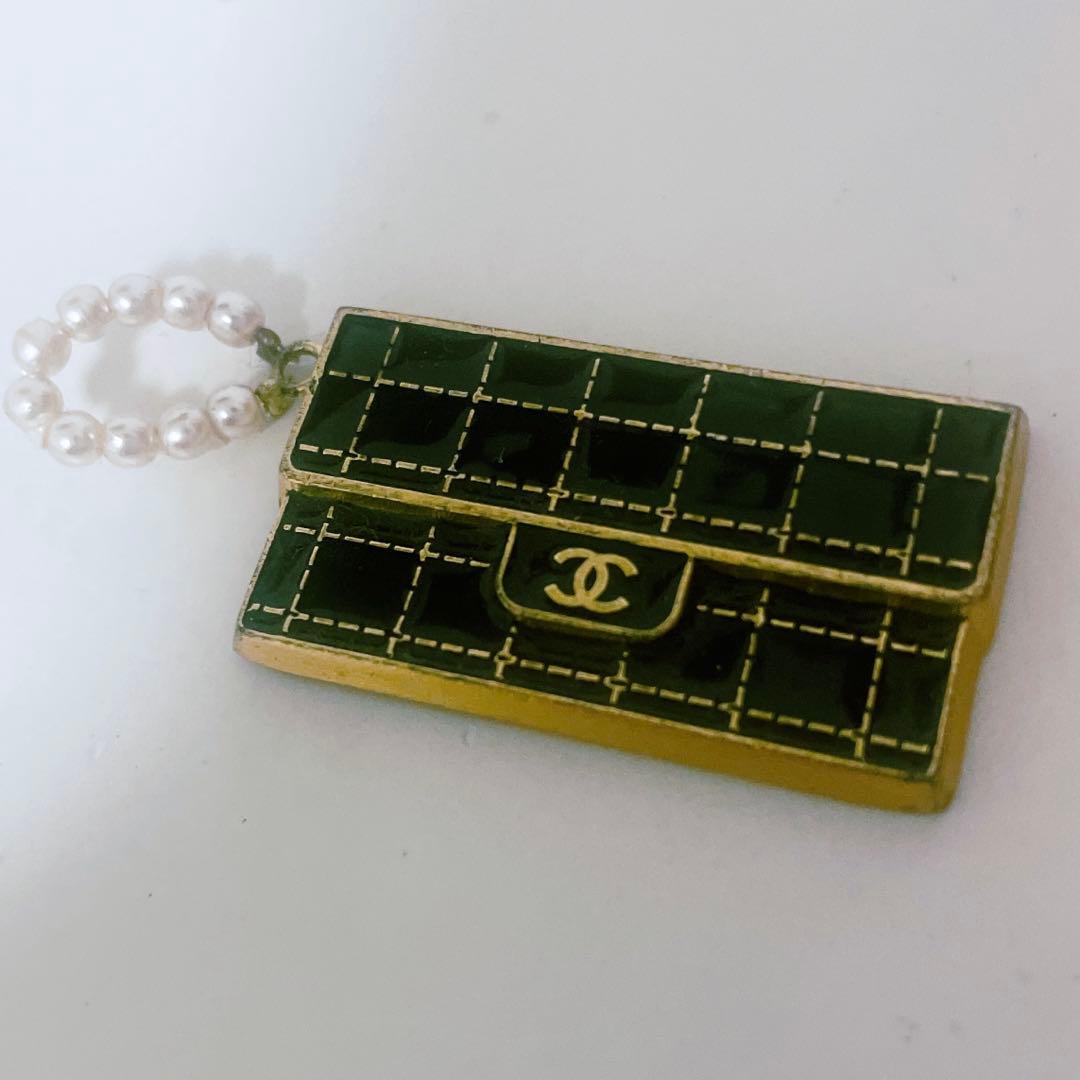 ジャンク品　金具無し　シャネル　バッグ型　パーツのみ　ピンバッジ