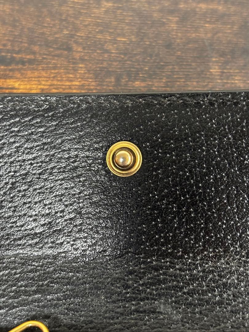 GUCCI ブラックレザーキーケース 蜂モチーフ