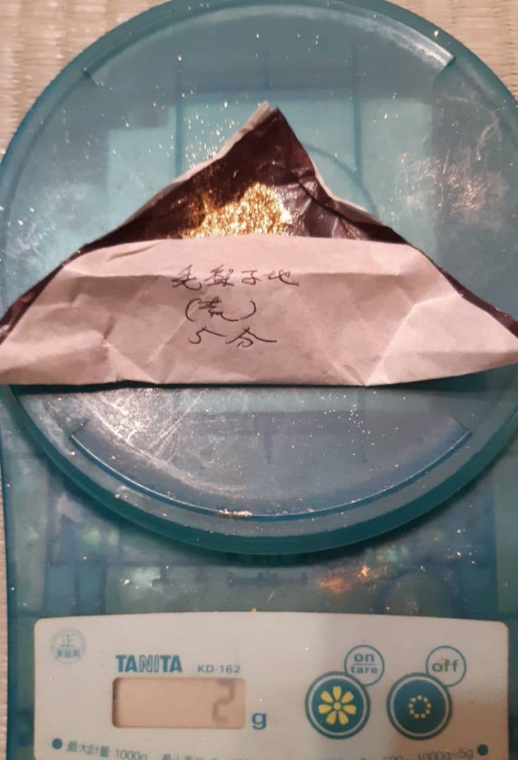 金箔　約560枚、金粉他