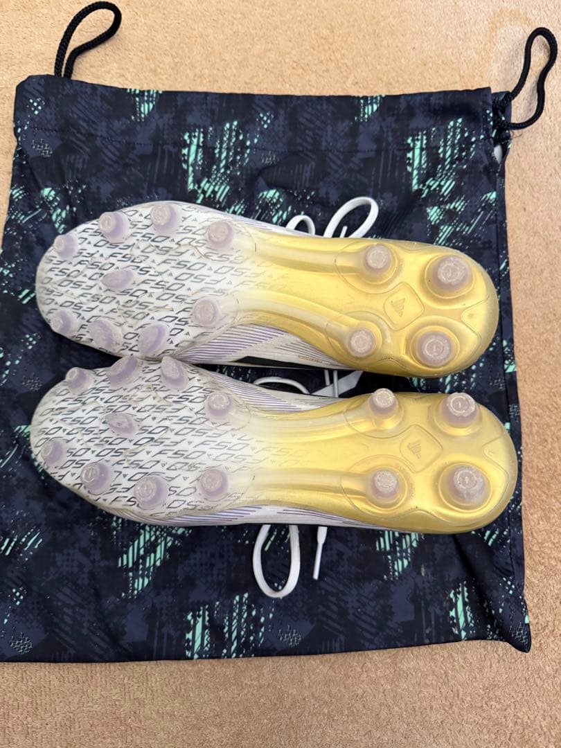 adidas F50 サッカーシューズ ホワイト/ゴールド/ブラック