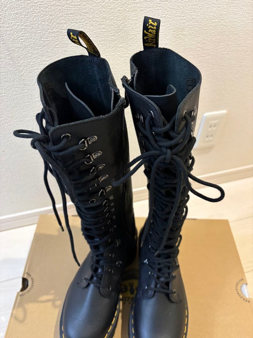 ⭐︎新品未使用⭐︎ドクターマーチンブラックロング編み上げブーツ厚底サイドジッパー付き