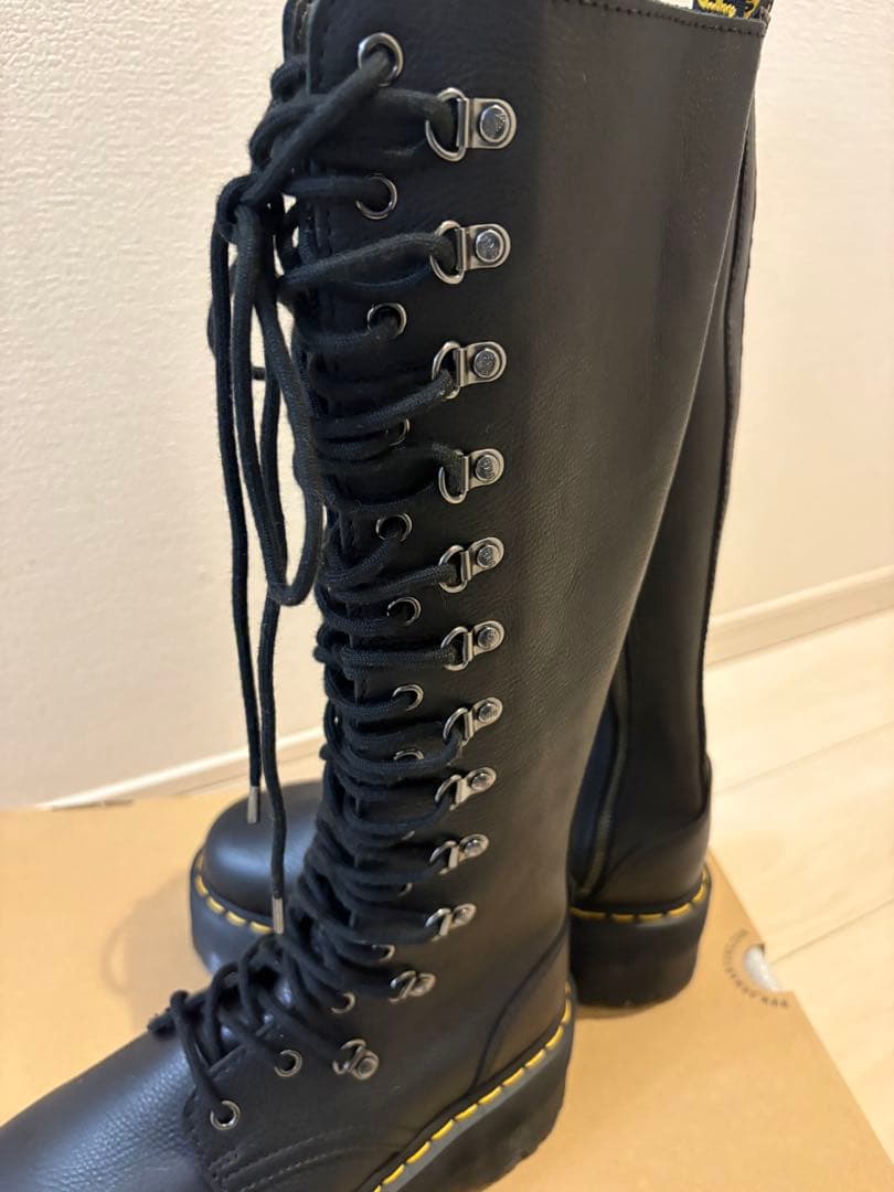 ⭐︎新品未使用⭐︎ドクターマーチンブラックロング編み上げブーツ厚底サイドジッパー付き