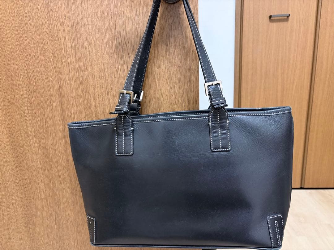 Burberry ブラックレザービジネストートバッグ