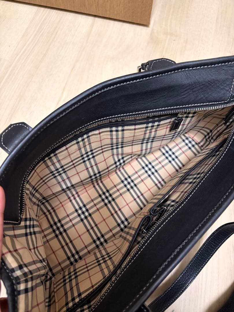 Burberry ブラックレザービジネストートバッグ